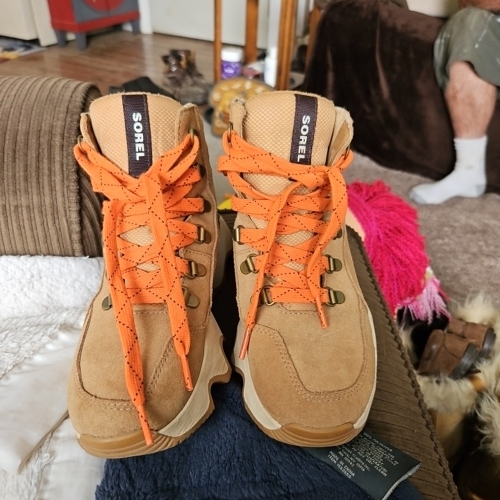 Womens Sorel Womrns Sz 5 Ankle Boot Shoe. Tan W/orange Laves